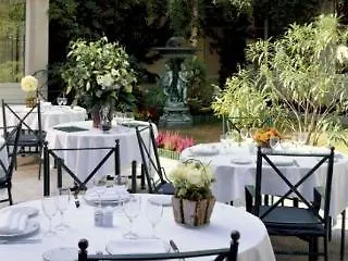 ホテル Restaurant Napoleon フォンテーヌブロー